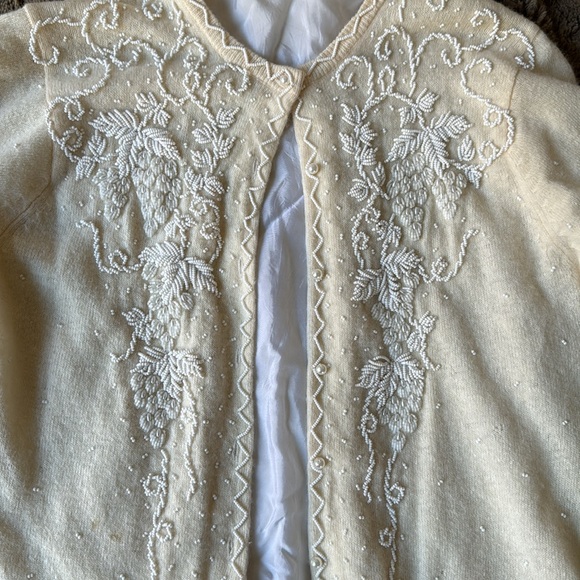 Vintage beaded cream button down sweater/cardigan - Picture 2 of 6